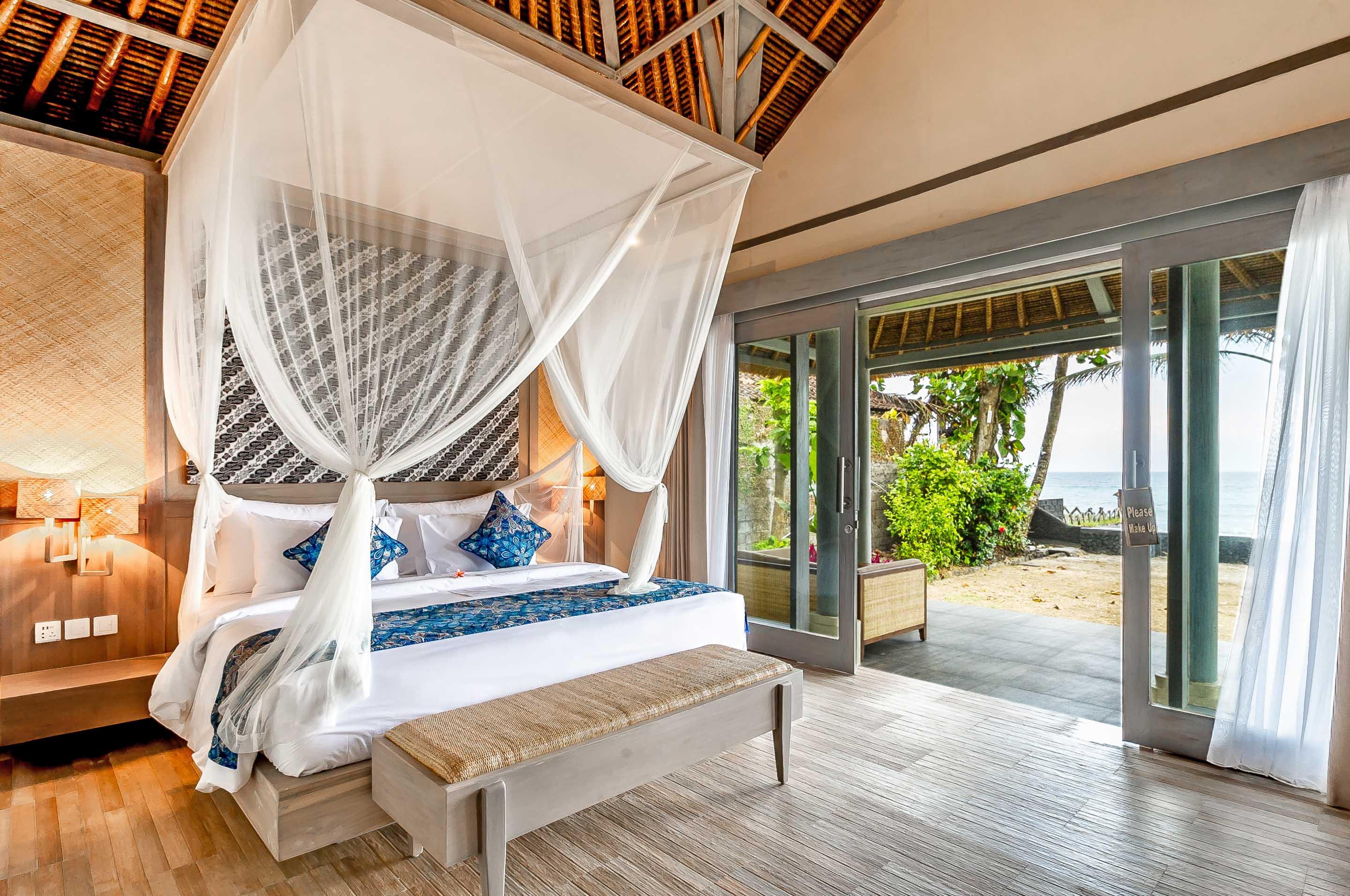 Nirwana Beach & Resort Candidasa Exterior foto Beachfront Pool Villa