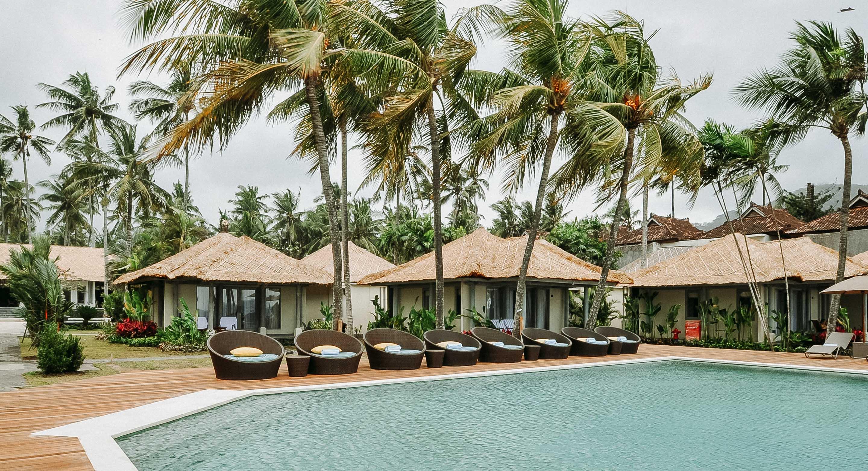 Nirwana Beach & Resort Candidasa Exterior foto The resort's pool