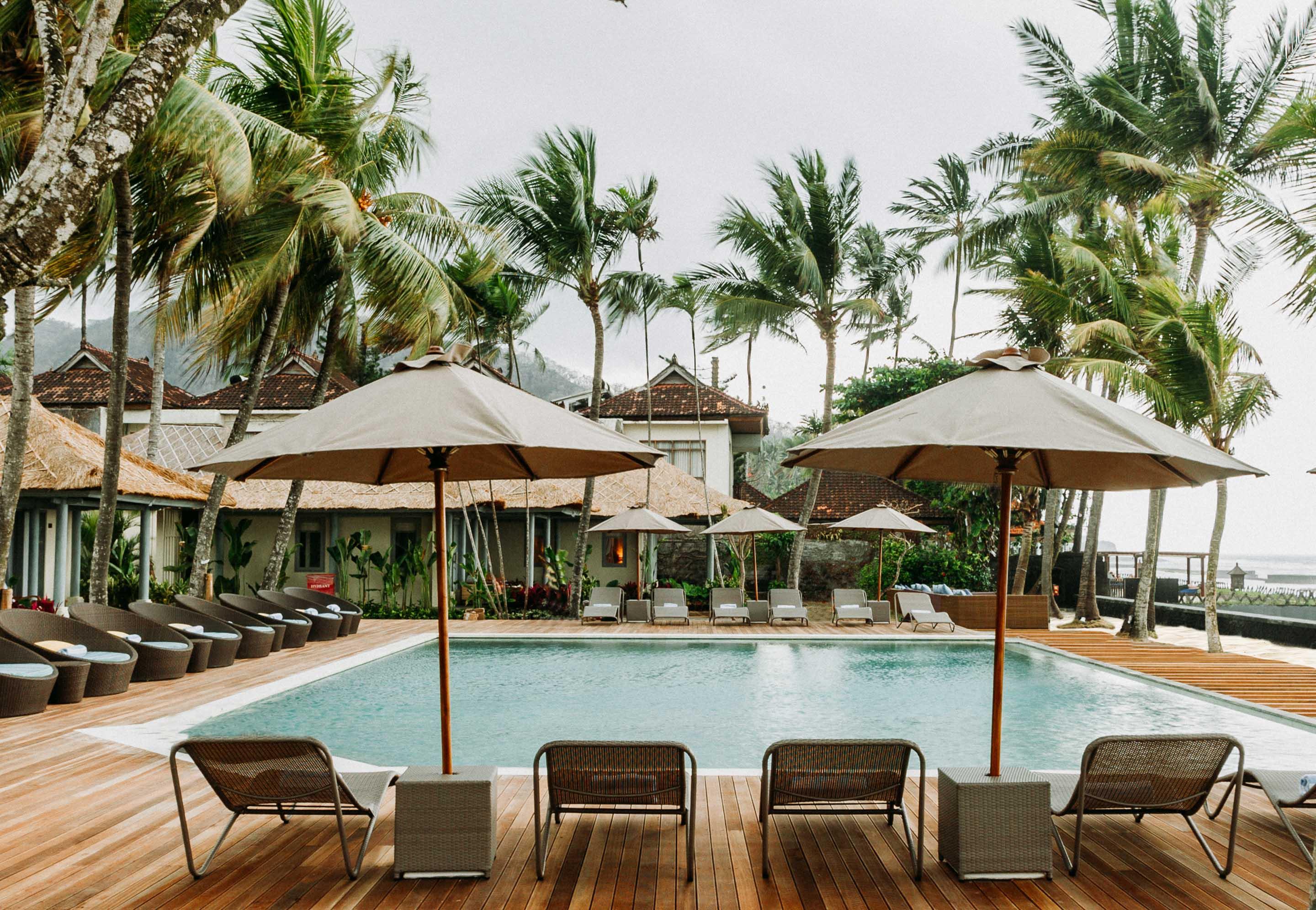 Nirwana Beach & Resort Candidasa Exterior foto The swimming pool at the resort