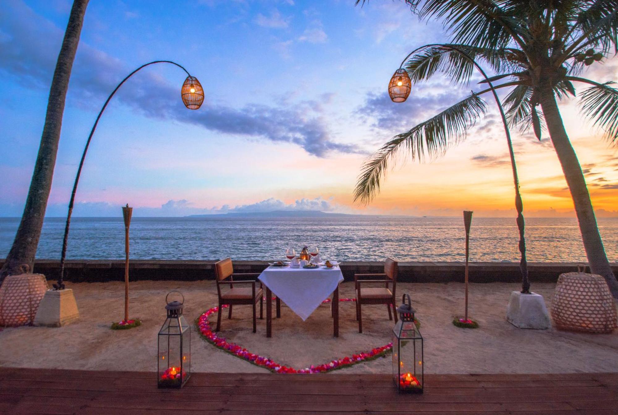 Nirwana Beach & Resort Candidasa Exterior foto Sunset at the beach