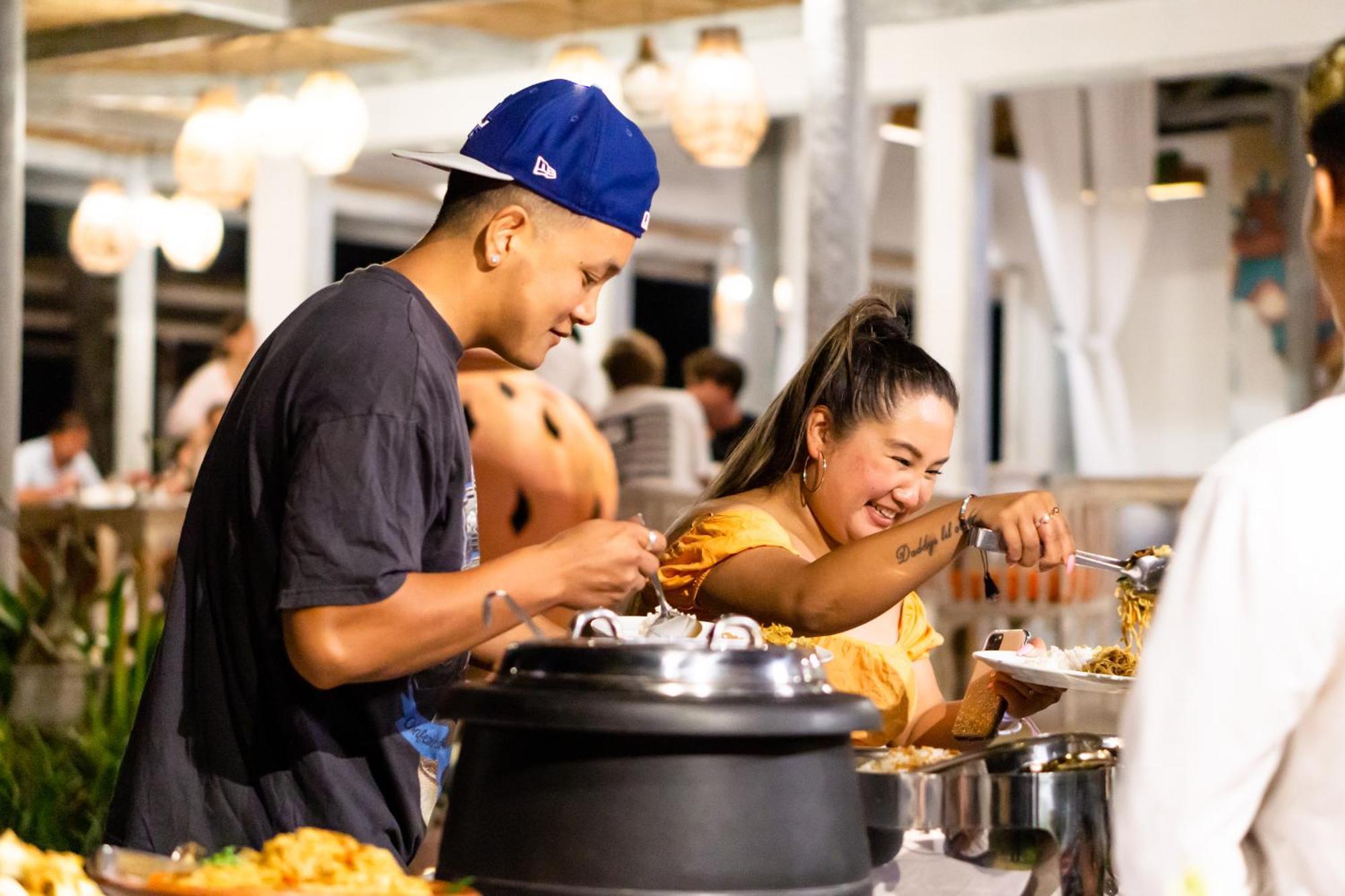 Nirwana Beach & Resort Candidasa Exterior foto Thai people eating at a buffet