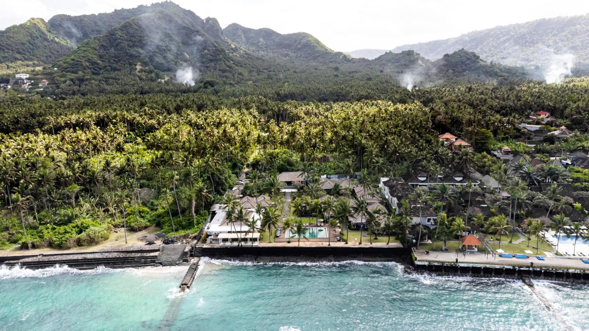 Nirwana Beach & Resort Candidasa Exterior foto Aerial view of the resort