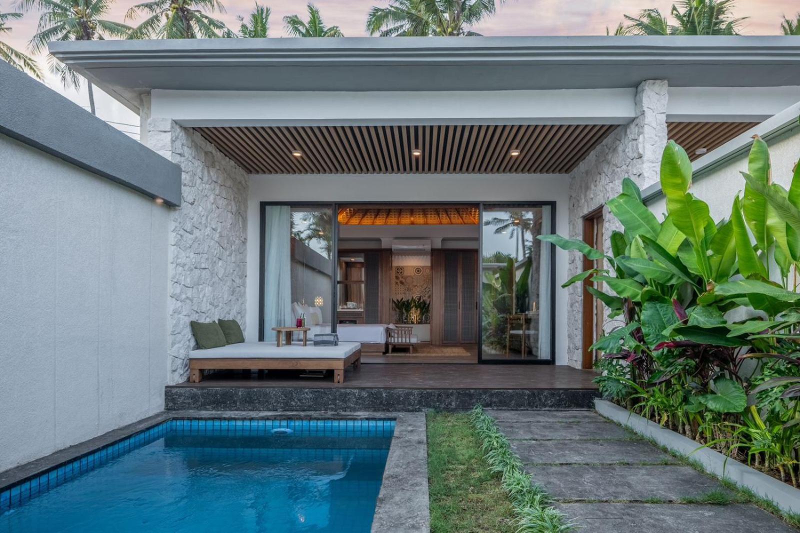 Nirwana Beach & Resort Candidasa Exterior foto A pool villa at the resort