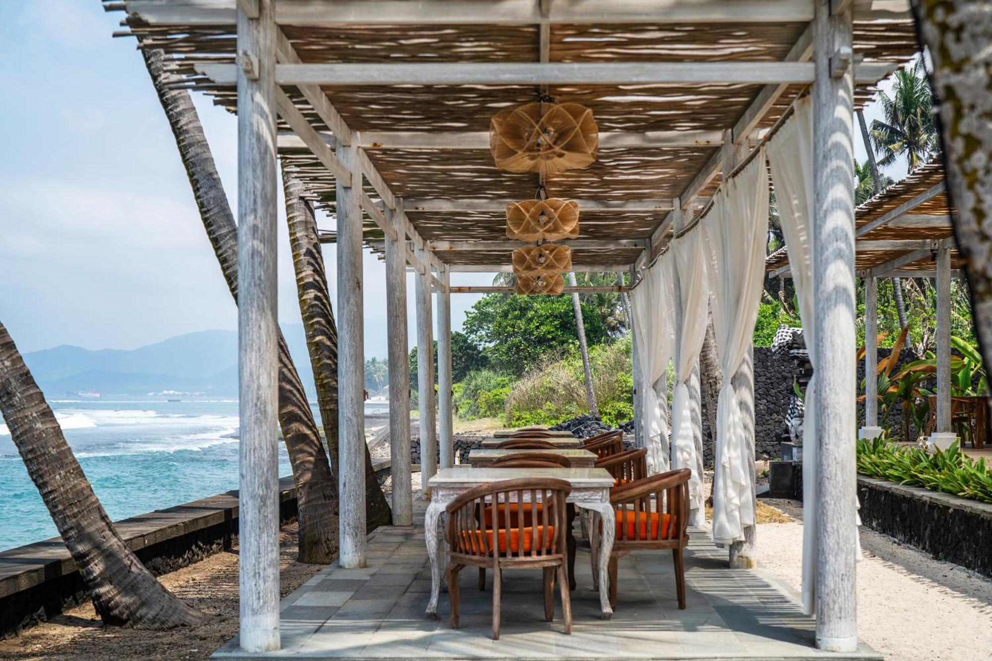 Nirwana Beach & Resort Candidasa Exterior foto The Beach Bar