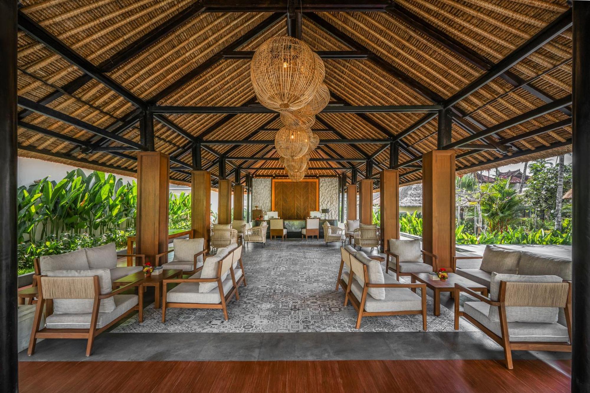Nirwana Beach & Resort Candidasa Exterior foto The lobby of the hotel