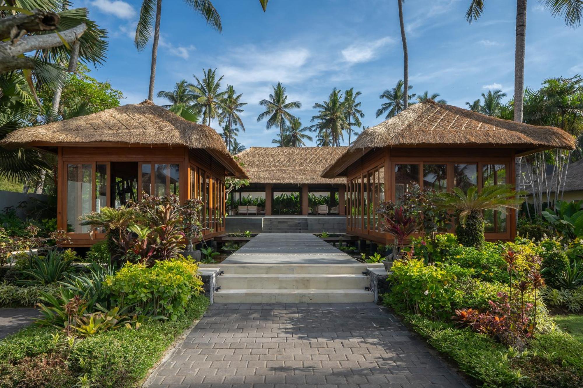 Nirwana Beach & Resort Candidasa Exterior foto The resort's main entrance