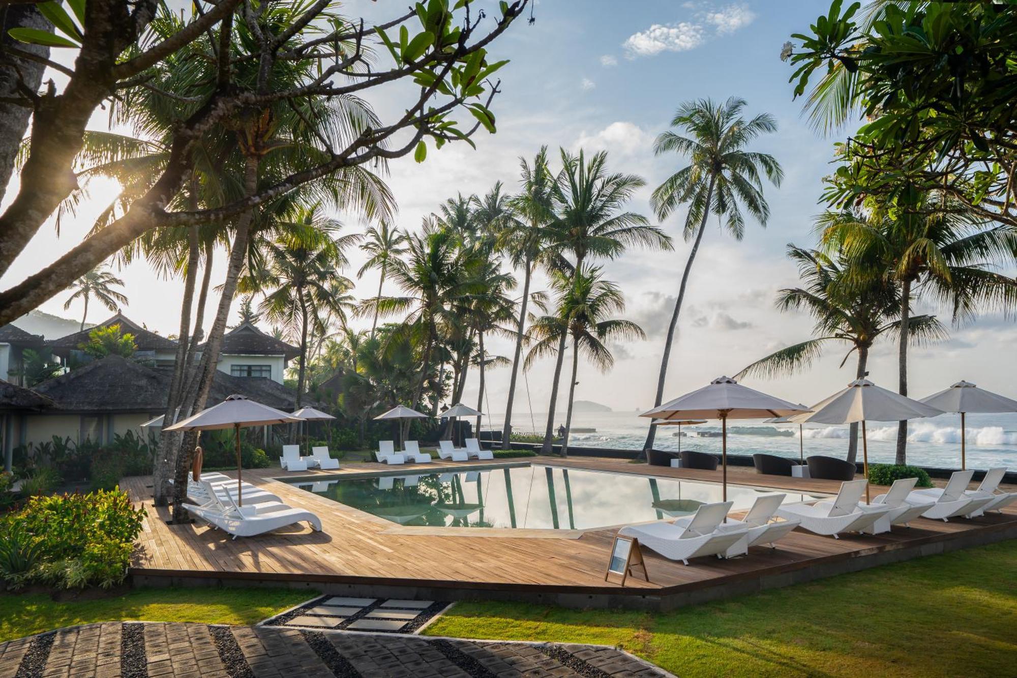 Nirwana Beach & Resort Candidasa Exterior foto The beach at the resort