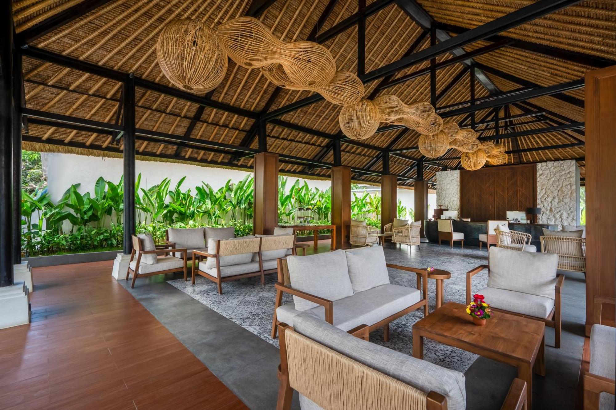 Nirwana Beach & Resort Candidasa Exterior foto The lobby at the Andaz Bali