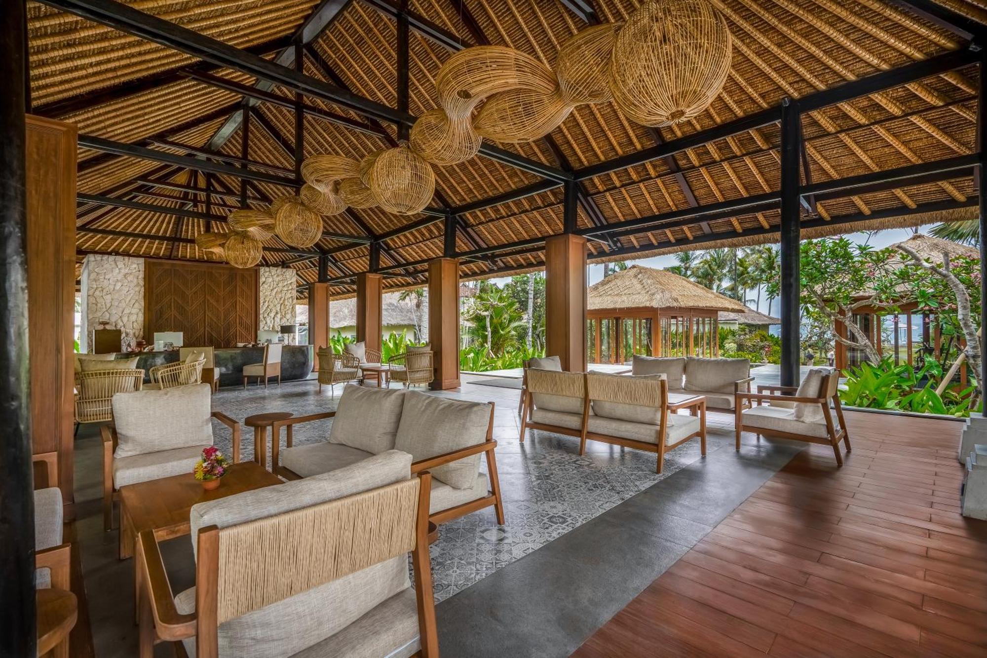 Nirwana Beach & Resort Candidasa Exterior foto The resort's lobby