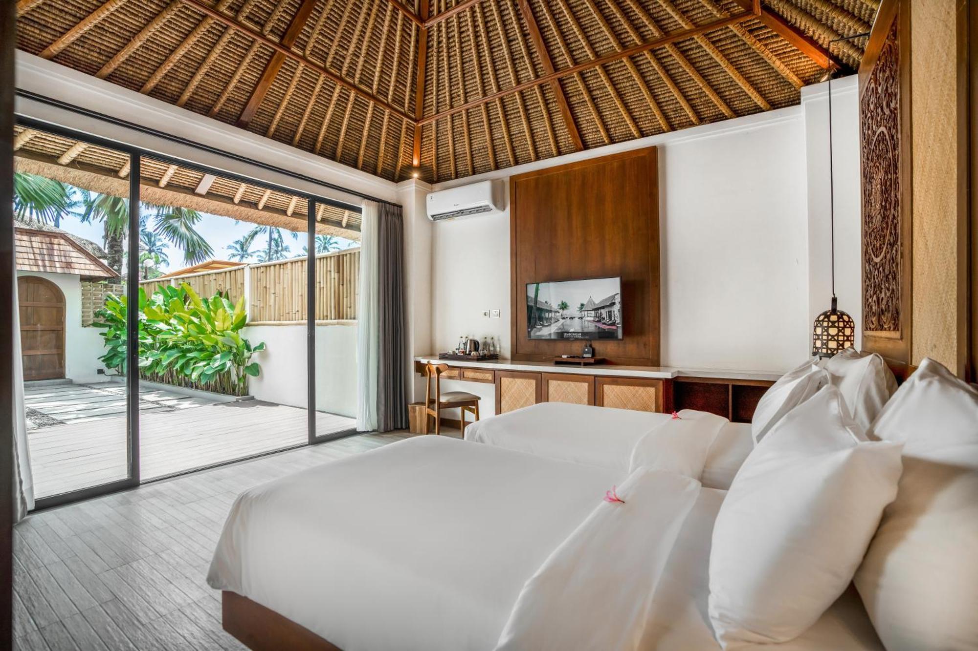 Nirwana Beach & Resort Candidasa Exterior foto Deluxe Beachfront Villa