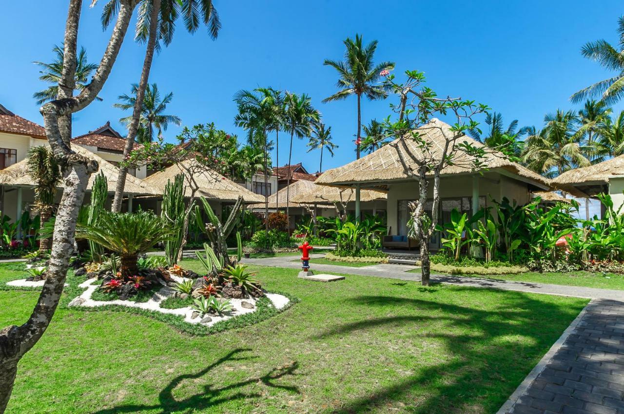 Nirwana Beach & Resort Candidasa Exterior foto The resort's grounds